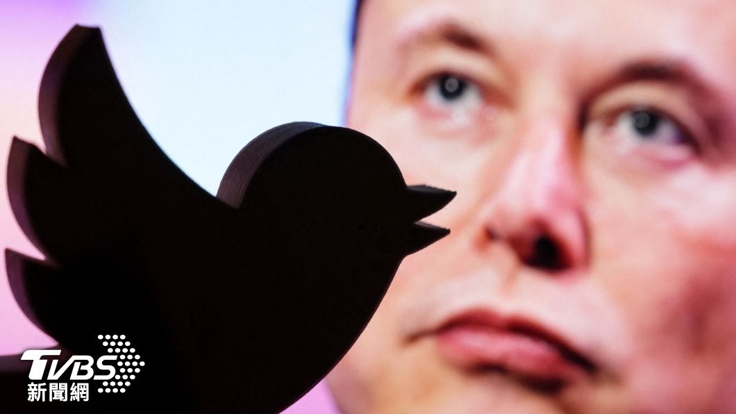 特斯拉執行長馬斯克收購推特後，傳出他可能會裁掉約一半的推特員工。（圖／達志影像路透社）