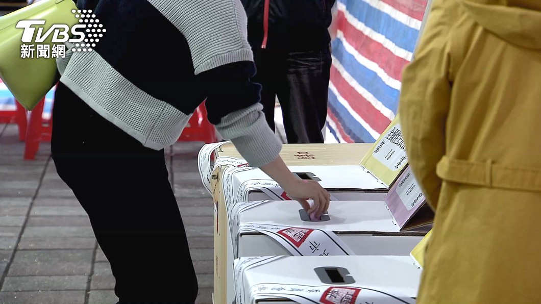 18歲公民權複決案併同九合一選舉下週六投票。（示意圖/TVBS資料照）