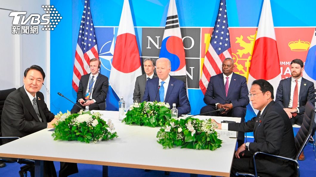 美國總統拜登、日本首相岸田文雄、南韓總統尹錫悅今年6月才在馬德里舉行過一次三國會談。（圖／達志影像美聯社）