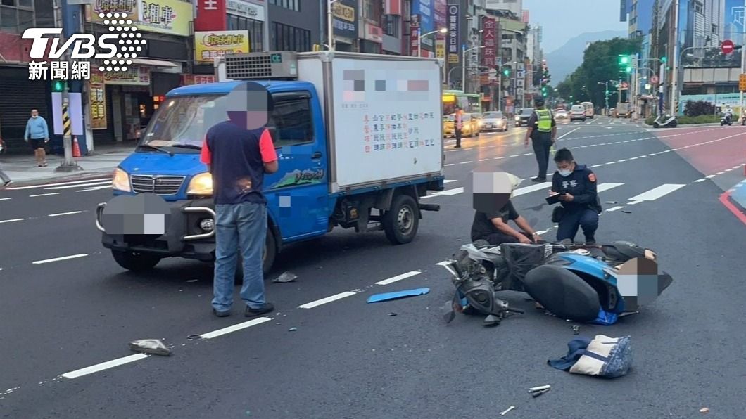 貨車和機車發生碰撞。（圖／TVBS）