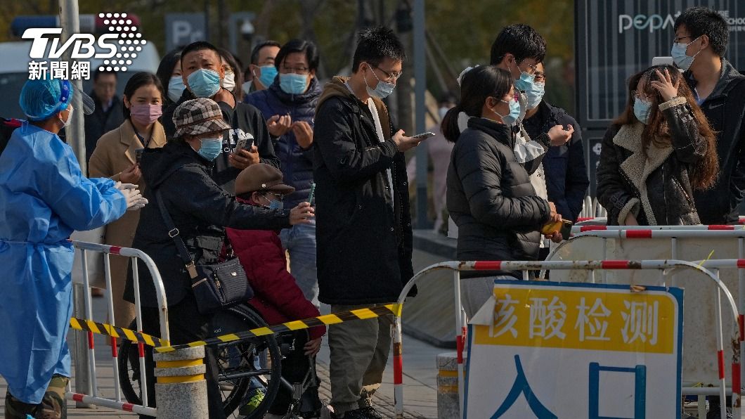 面對傳染性高的變種病毒，堅持「動態清零」政策的中國大陸，多省新冠疫情持續升溫。（圖／達志影像美聯社）