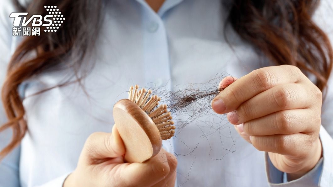 根據統計每個人平均每天掉髮約100根上下。（示意圖／shutterstock達志影像）