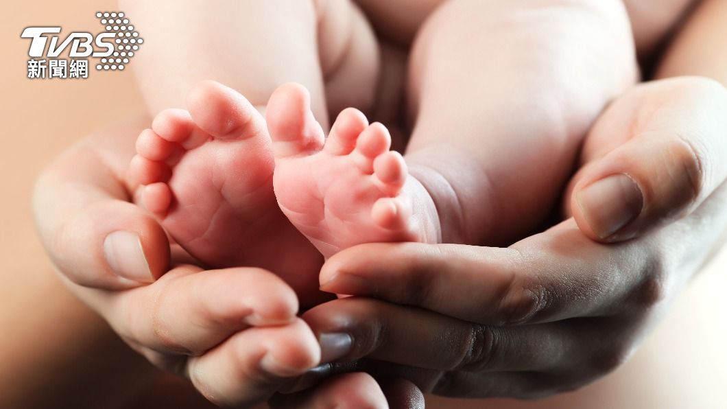 許多新生兒剛出生時都會有出現黃疸問題。（示意圖／shutterstock達志影像）