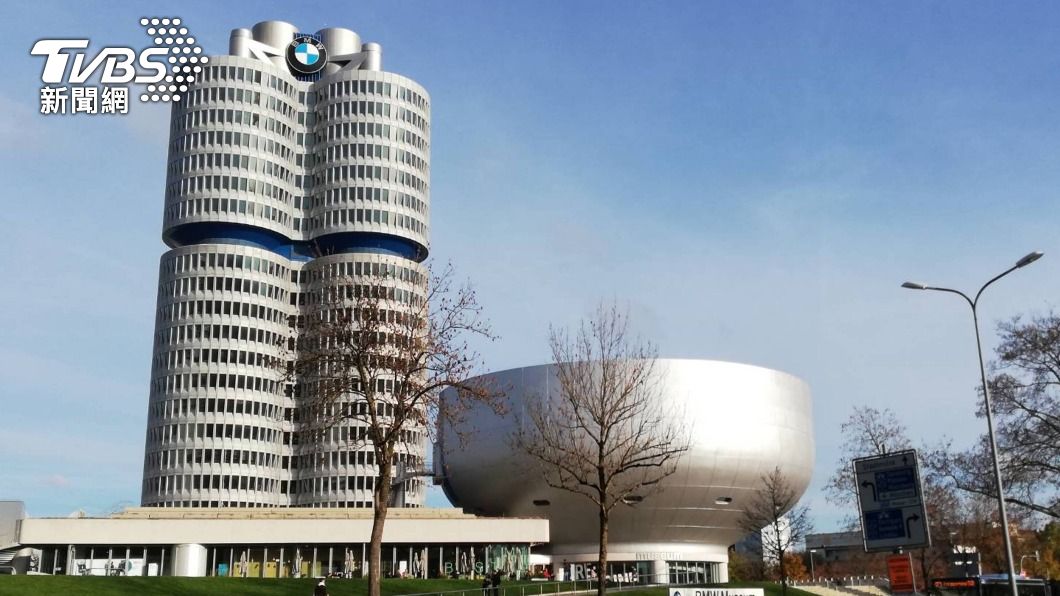 BMW總部旁的博物館是德國慕尼黑知名景點。（圖／中央社）