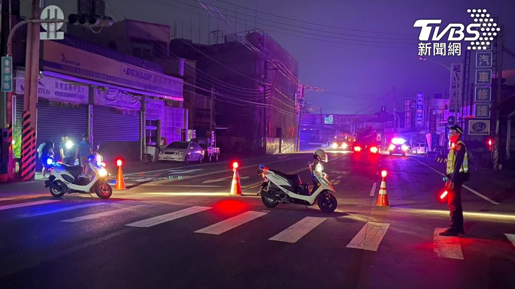 大貨車深夜自撞電桿斷 高雄阿蓮4千戶一度停電│TVBS新聞網