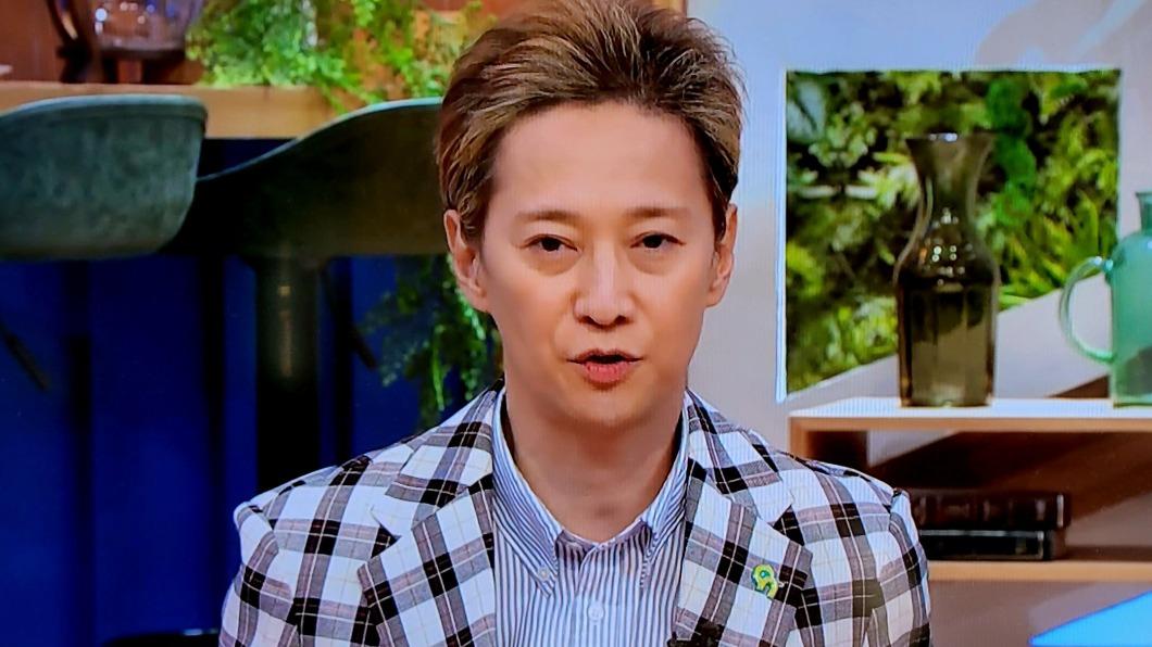 日本主持一哥中居正廣告假前的神情，明顯雙頰凹陷。（圖／翻攝自推特）