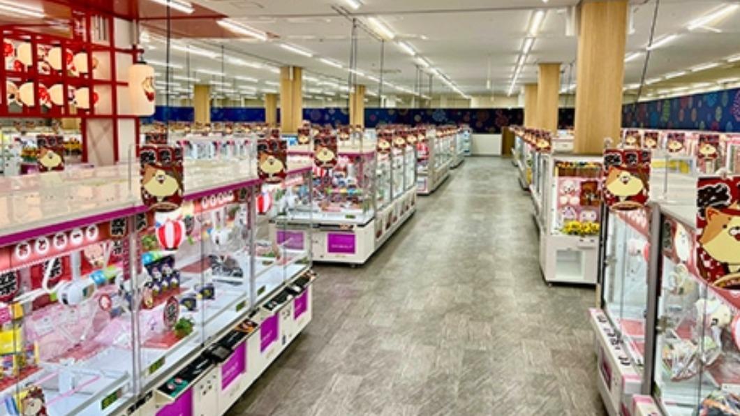 北海道最大抓娃娃機店占地超過600坪。（圖 / 翻攝 アドアーズインターヴィレッジ大曲店 官網）