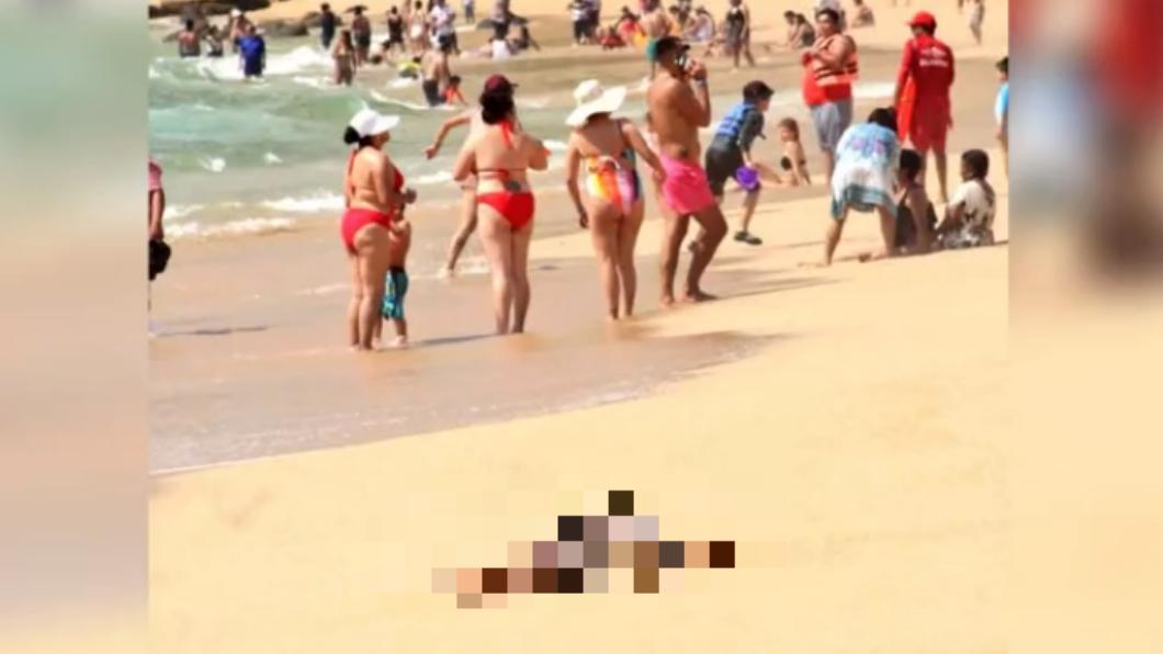 墨西哥海灘驚現遺體。（圖／翻攝自推特）