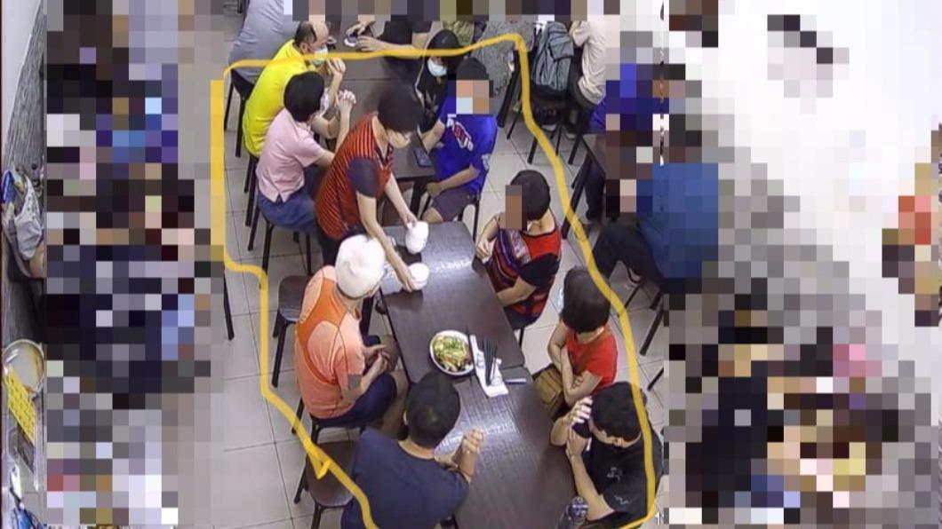 老闆調監視器發現有10名客人吃完飯後忘記付錢。（圖／翻攝自台南大小事臉書）
