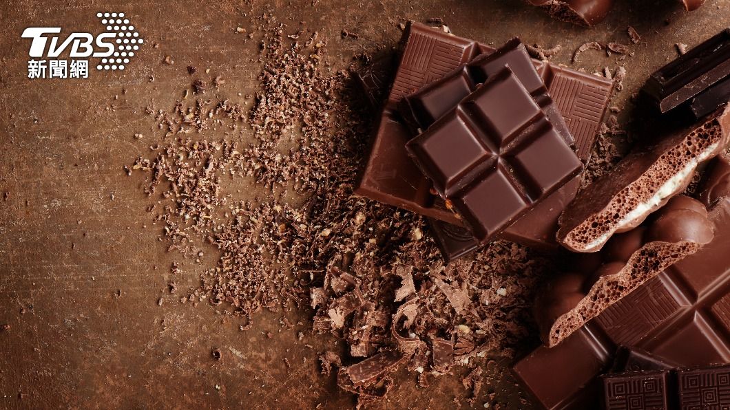 選擇可可脂含量高的黑巧克力，可以降低血壓、抗發炎。（示意圖／shutterstock達志影像）