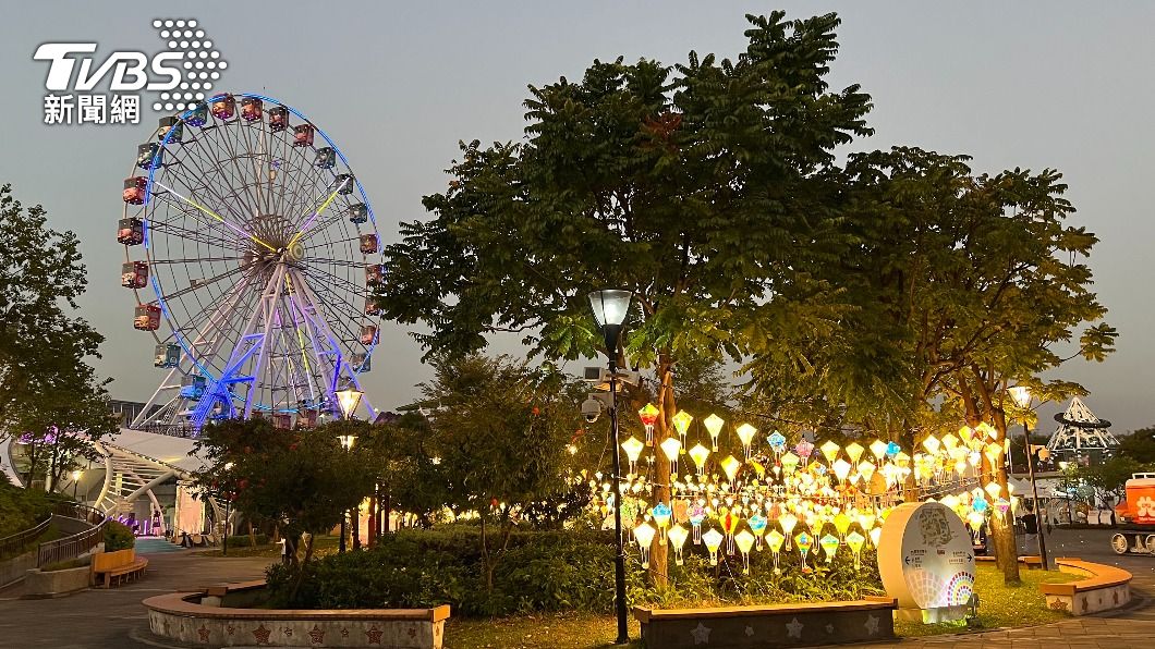 台灣早產兒基金會17日串連3座遊樂園摩天輪點燈。（圖／中央社）