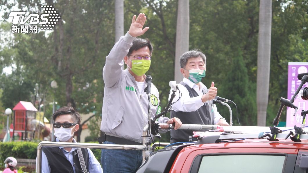 民進黨新北市長候選人林佳龍與台北市長候選人陳時中同場車掃。（圖／方炳超攝）