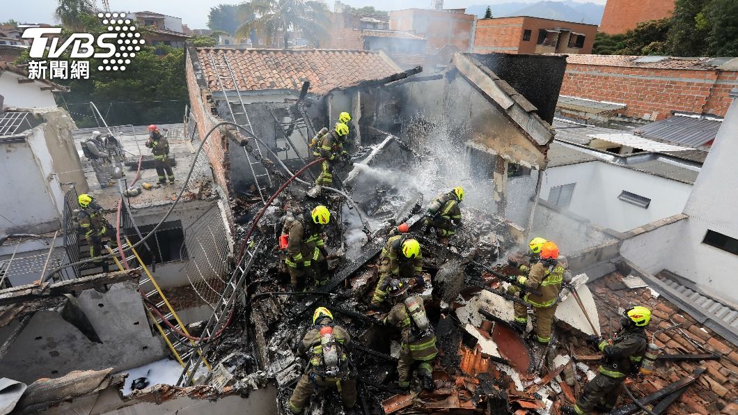 小飛機墜毀哥倫比亞第二大城民宅。（圖／達志影像美聯社）
