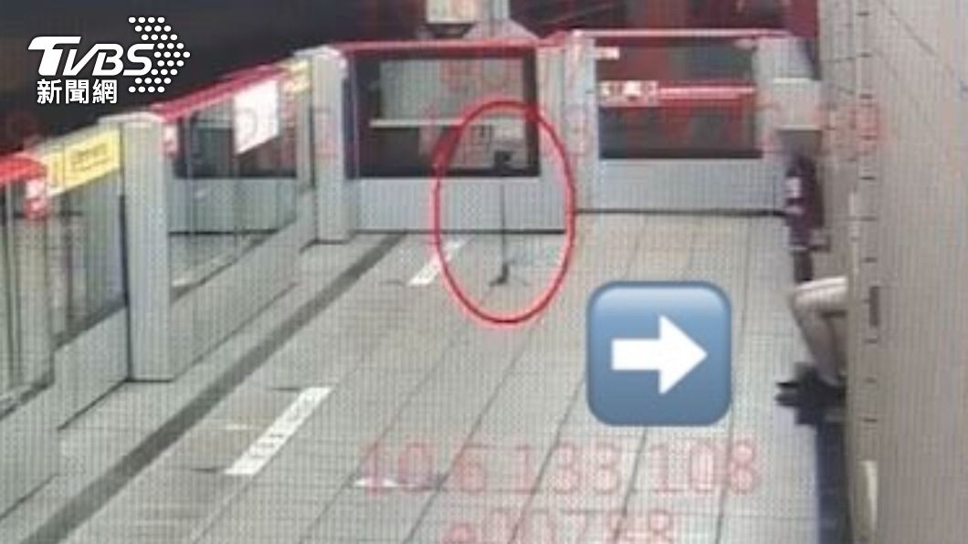 謝姓工程師在月台邊裸拍。（圖／TVBS）