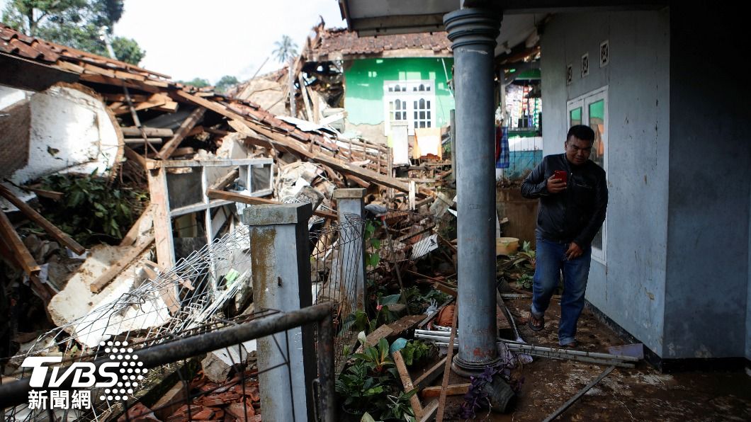 印尼強震造成252人死亡，也讓超過7000人因此無家可歸。（圖/達志影像路透社）