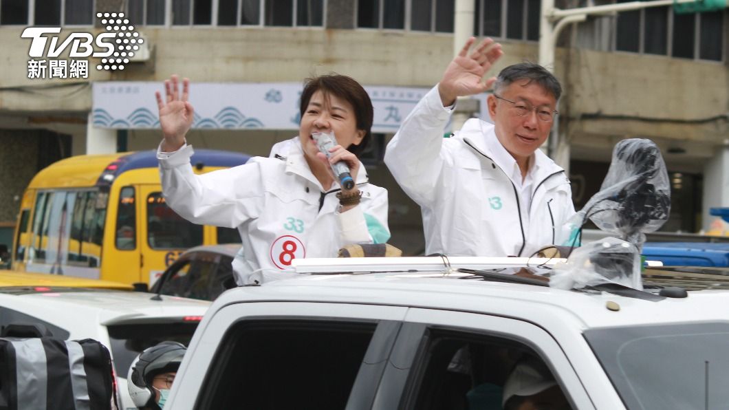無黨籍台北市長候選人黃珊珊今晚將舉行選前之夜，上午仍繼續與台灣民眾黨主席柯文哲進行車隊掃街。（圖／方炳超攝）