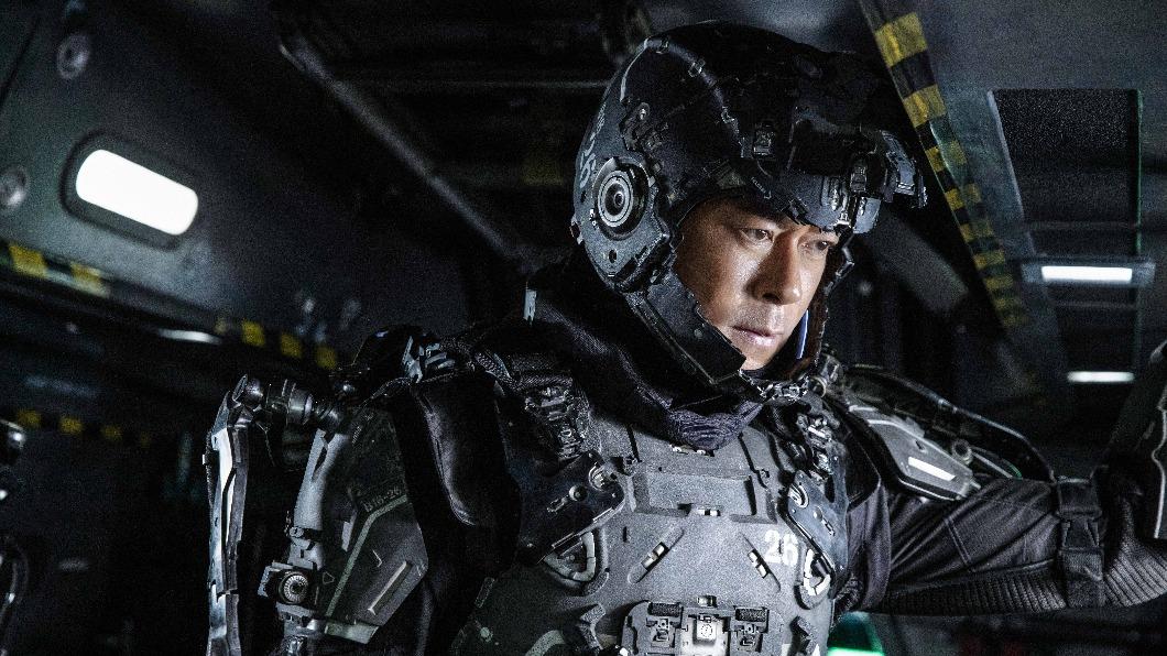 古天樂擔任科幻電影《明日戰記》的總監製。（圖／Netflix提供）