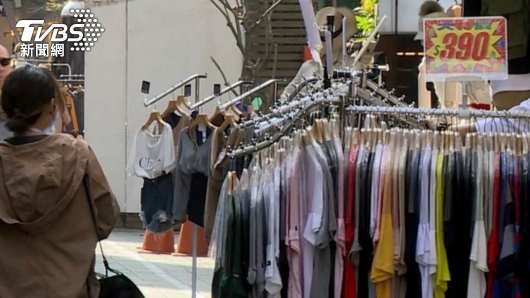 台灣街頭能看到許多成衣銷售。（示意圖／TVBS資料畫面）