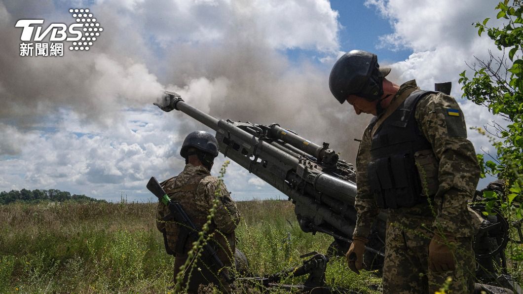 五角大廈援助烏克蘭M777榴砲。（圖／達志影像美聯社）