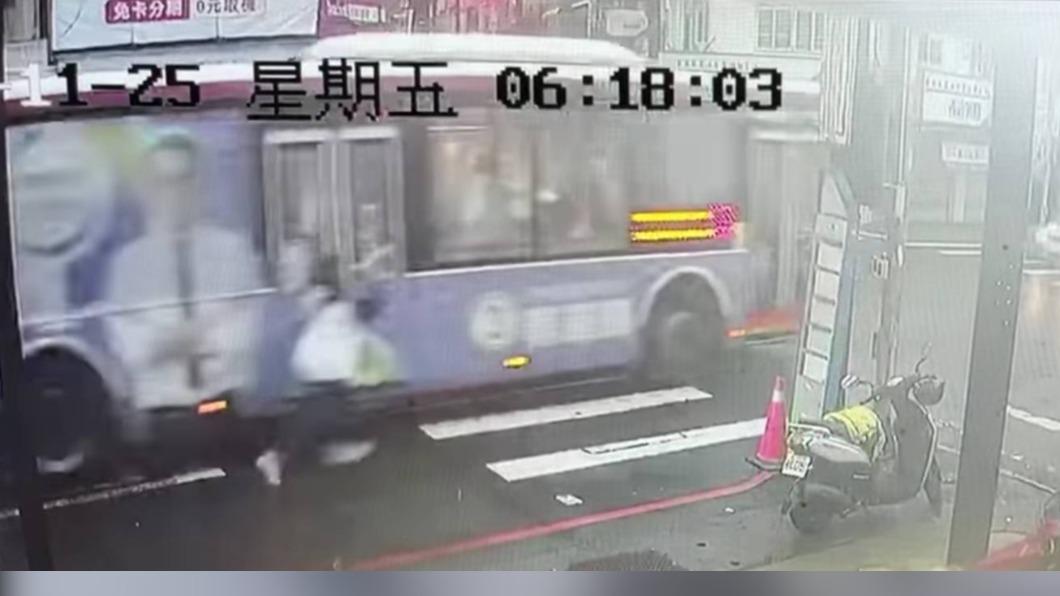 女學生遭公車拖行(圖/翻攝記者爆料網)