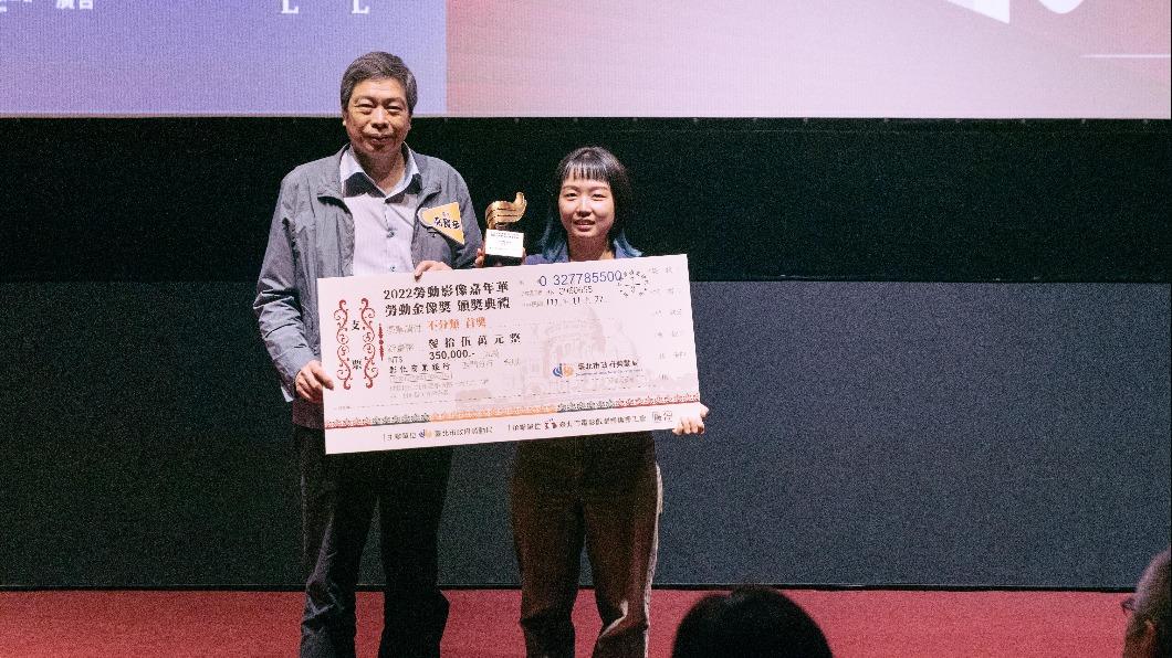 趙若彤導演執導的《海與岸》獲得不分類首獎，抱走最大獎35萬元。（圖／電影戲劇業職業工會提供）