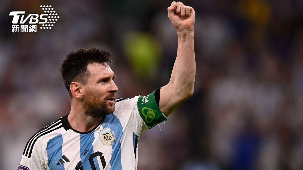 阿根廷王牌球星「小獅王」梅西（Lionel Messi）已35歲，靠著禁食披薩與可樂維持巔峰。（圖／達志影像美聯社）