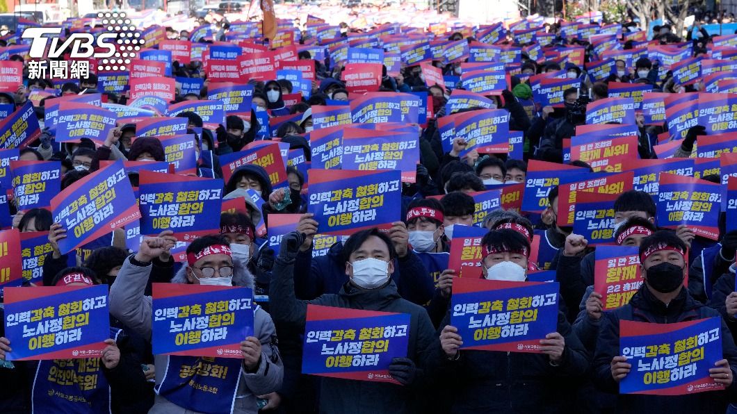首爾交通公社工會今（30）日上午6時30分，時隔6年再次展開罷工，預計平日有9700人參加，假日則高達1.04萬人。。（圖／達志影像美聯社）