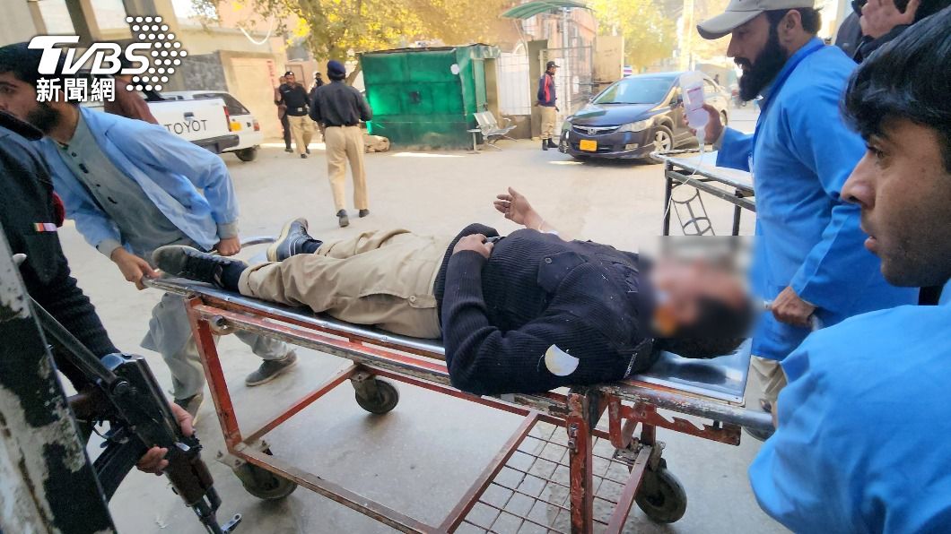 軍事組織「巴基斯坦塔利班運動」（TTP）瞄準正在看守小兒麻痺疫苗施打作業的巡警隊發動攻擊，造成至少3死28傷慘劇。（圖／歐新社）