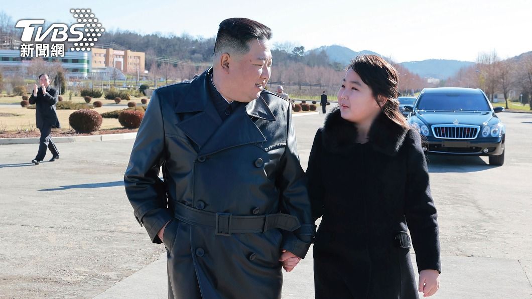北韓最高領導人金正恩與二女兒金朱愛。（圖／達志影像美聯社）