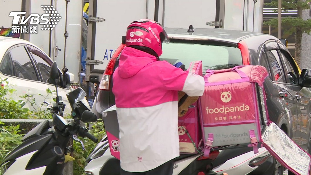 Taiwan’s cold snap leads to food delivery dilemmas (TVBS News) Taiwan’s cold snap leads to food delivery dilemmas