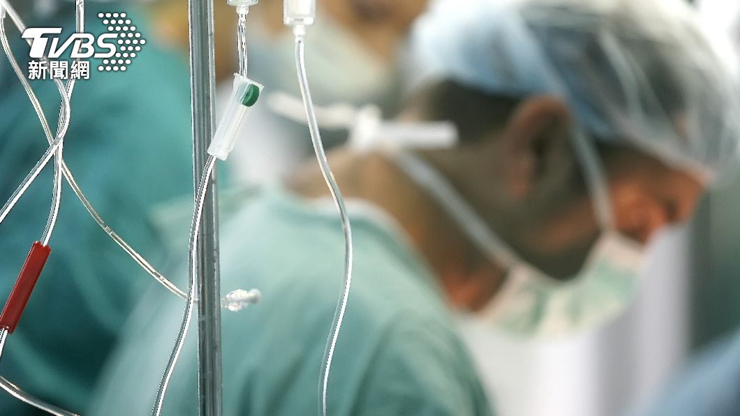 一名醫師停止患者的呼吸器約2分鐘。（示意圖，非當事人／Shutterstock達志影像）