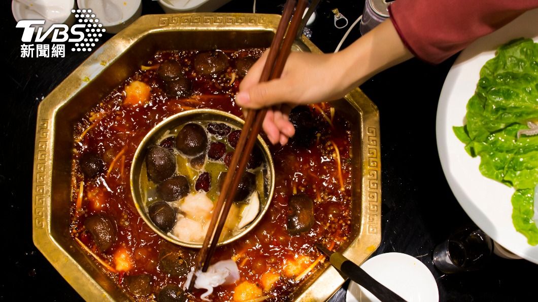 天氣開始變冷，許多人想吃麻辣鍋來溫暖身體。（示意圖／shutterstock達志影像）