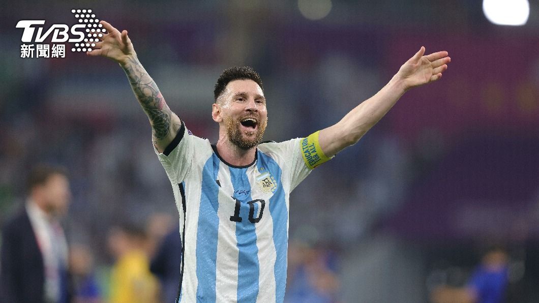 阿根廷當家球星梅西（Lionel Messi）今（4）日在16強賽進球，成為阿根廷「隊史最年長」的世足賽進球者、「為國家隊出場次數最多」的南美足球員。（圖／達志影像美聯社）