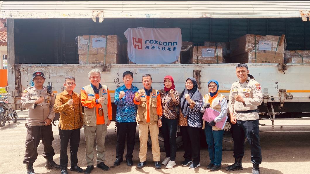 鴻海空運物資幫助印尼強震災民。（圖／鴻海集團提供）