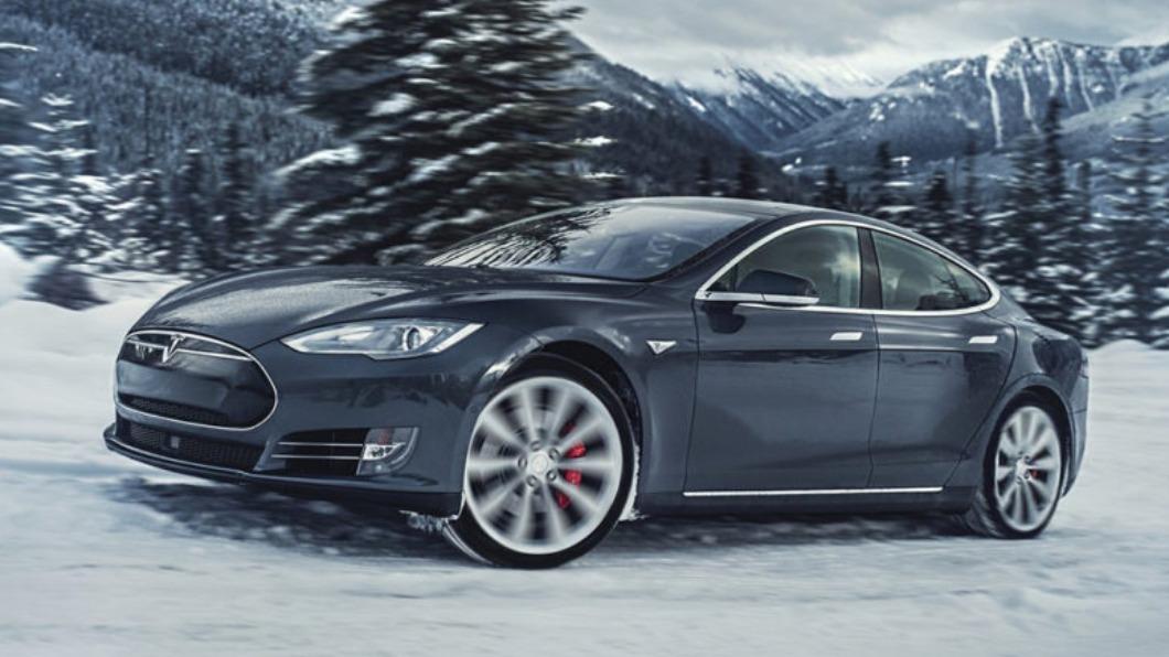 瑞士政府或考慮禁止電動車上路，以避免面臨停電問題。(圖／翻攝自Tesla)