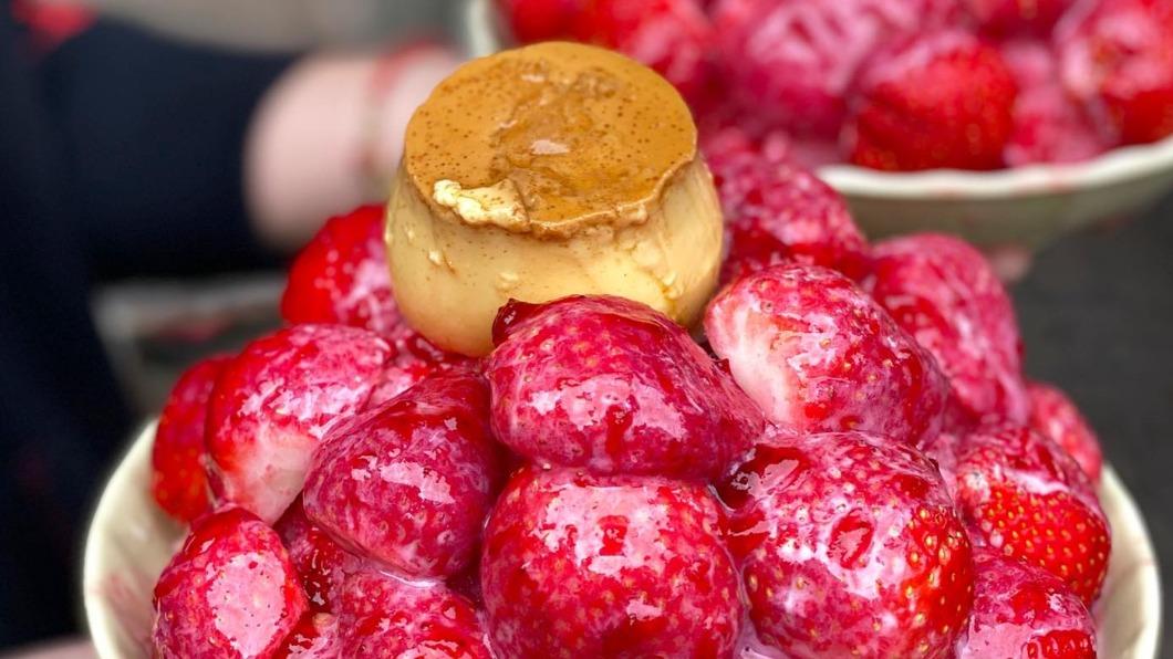 草莓控有福了！人氣冰品店推出「爆量草莓冰」。（圖／翻攝自冰鄉臉書）