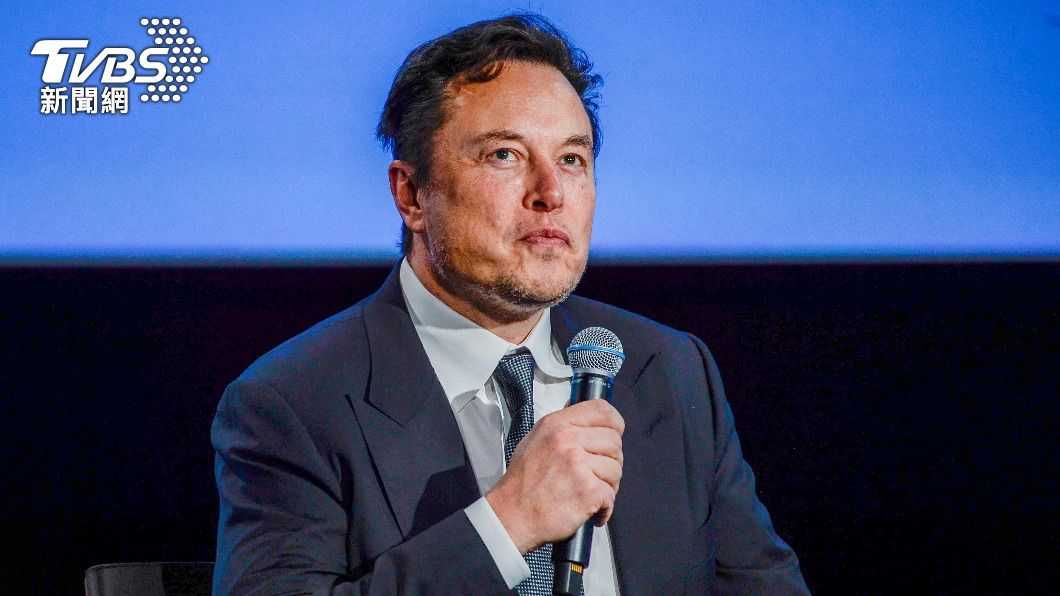 全球首富馬斯克（Elon Musk）稱自己被「暗殺」的風險很大，因此絕不可能乘坐敞篷車。（圖／達志影像路透社）