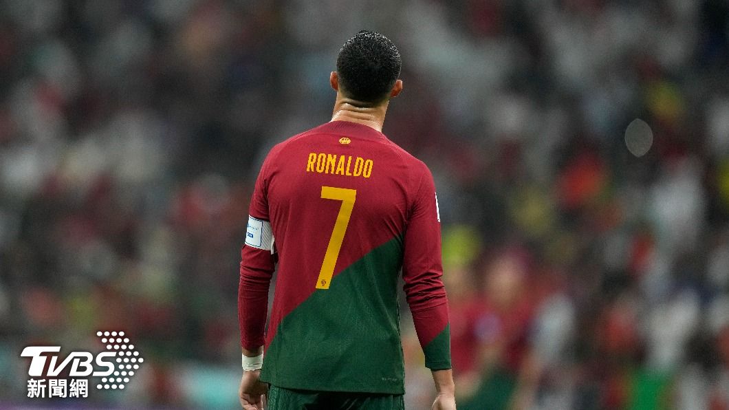 首次國際賽未獲先發，葡萄牙明星前鋒C羅落寞背影。（圖/達志影像美聯社）
