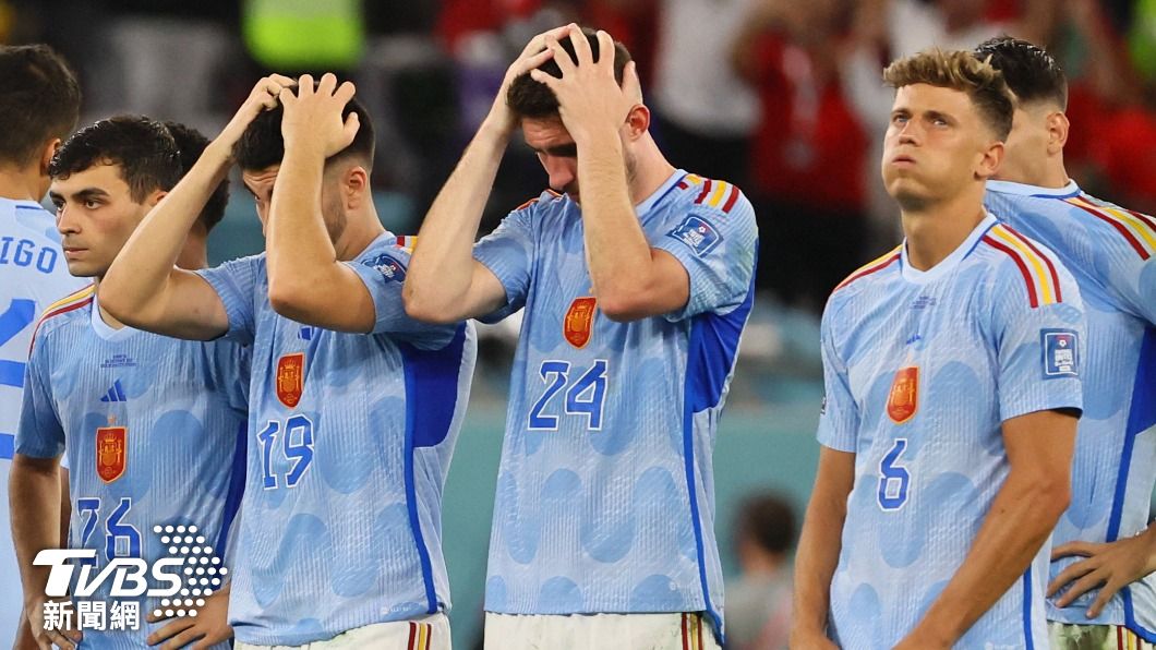 在12碼PK戰射門失敗後，西班牙球員露出懊惱的表情。（圖／達志影像路透社）