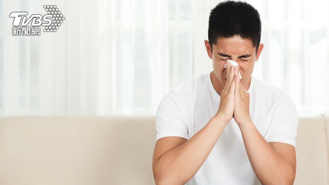 1名男子鼻塞多年以為過敏，沒想到檢查後驚見兩側鼻腔被息肉塞住。（示意圖／shutterstock達志影像）