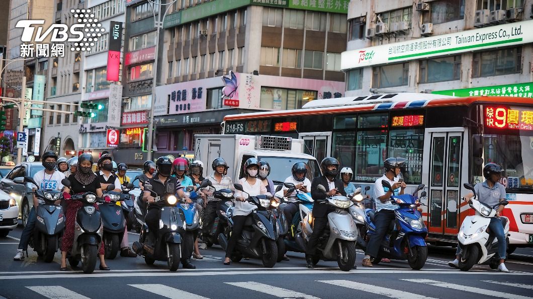原PO好奇禁哪種交通工具能改善台灣交通。（示意圖／shutterstock達志影像）