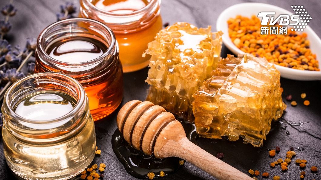 蜂蜜攝取過量一樣會造成身體負擔。（示意圖／shutterstock達志影像）
