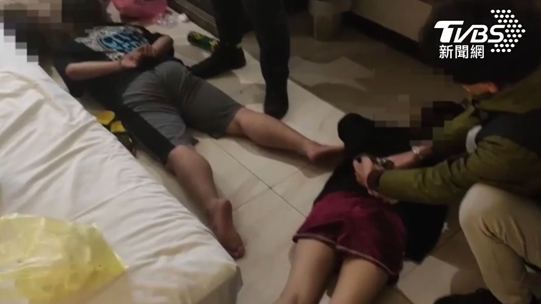 陳姓男子和女友被擄到汽車旅館囚禁毆打。（圖／TVBS）