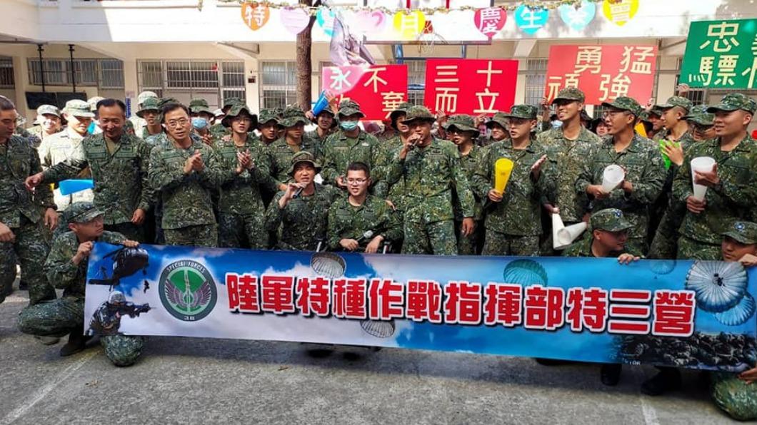 永遠為你保留！秦良丰返部隊過生日曝：想再跳傘、行軍│傘訓│特戰