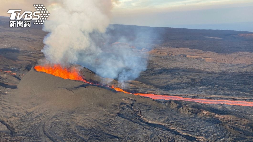 夏威夷毛納羅亞火山噴發減緩。（圖／達志影像美聯社）