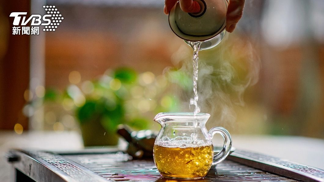 烏龍茶屬半發酵茶，介於綠、紅茶之間。（示意圖／shutterstock達志影像）