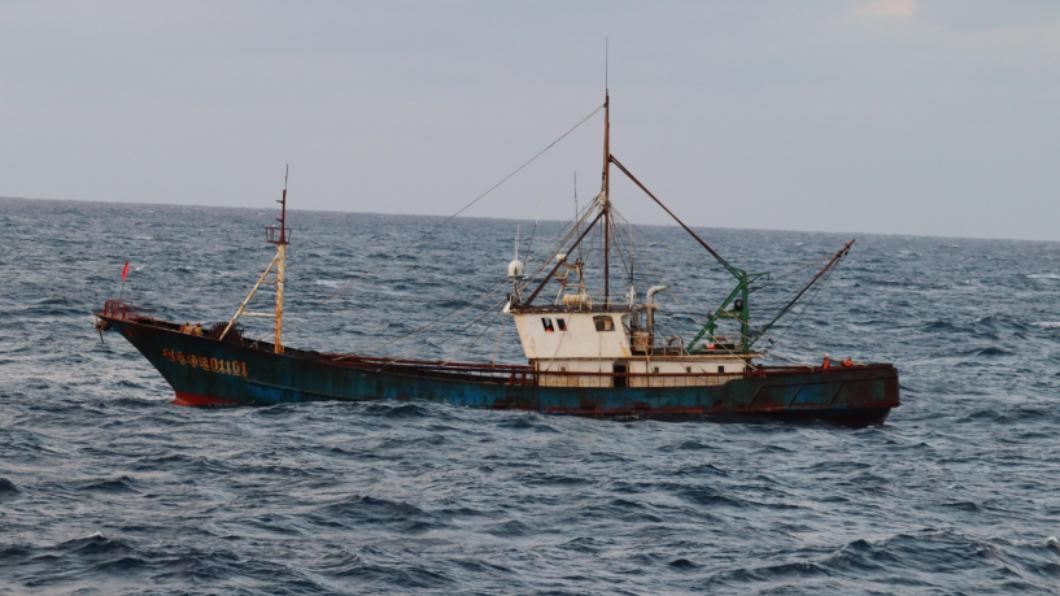 闖入日本專屬經濟海域的中國大陸漁船。（圖／翻攝自日本九州漁業調整所網站）