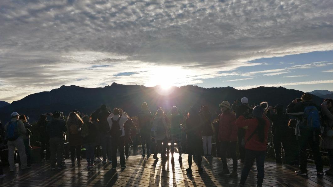 小笠原山觀景平台，擁有360度的視野。（圖／翻攝自阿里山林業鐵路及文化資產管理處網站）