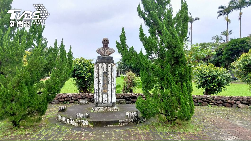 宜蘭有2所學校仍留有蔣介石銅像。（圖／中央社）