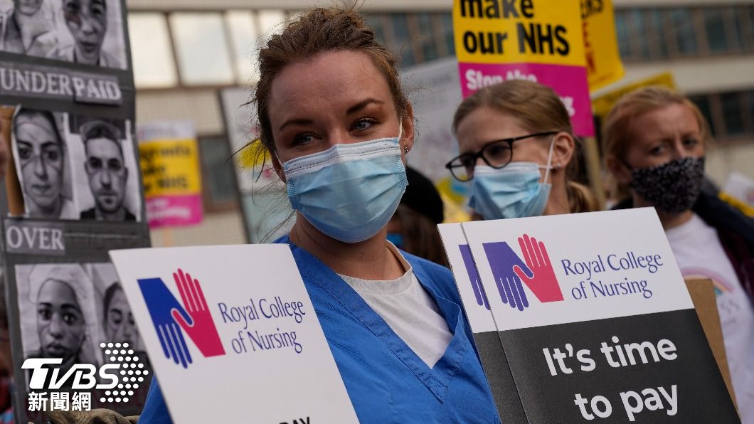 過去是上街抗爭，英國護理師今年改為罷工抗議。（圖/達志影像美聯社）